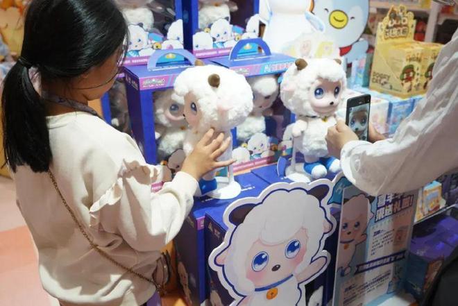 情绪价值收割Z世代的千亿孤独税九游会J9入口从谷子到AI玩具